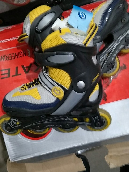 E3可调节轮滑鞋32-35.36-39码，...