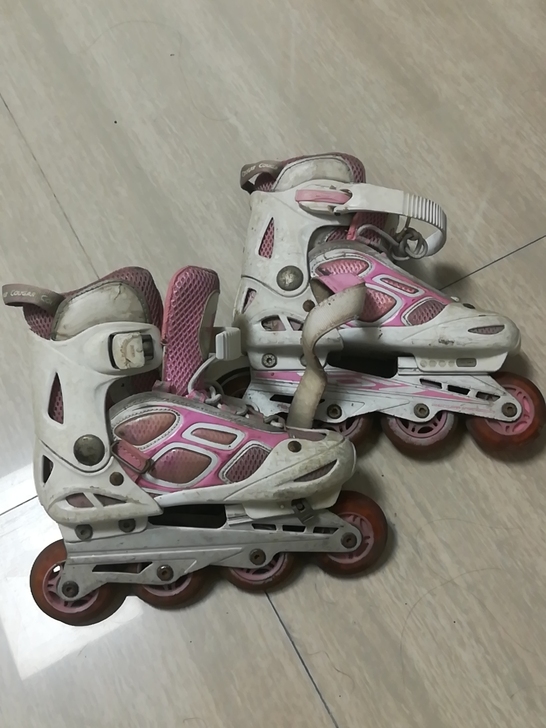 美洲狮直排轮滑冰鞋，可调节大小，孩子上高中...