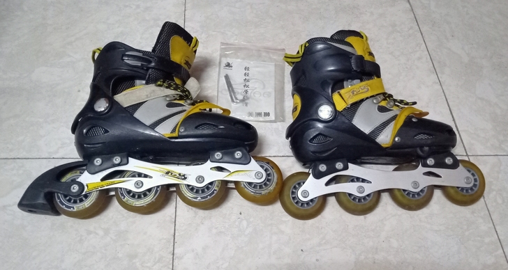 出闲置轮滑，可调节大小。适合36-41码。...