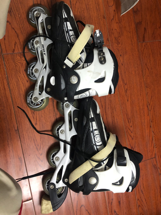 成人轮滑鞋，九成新，爸爸带孩子轮滑适用