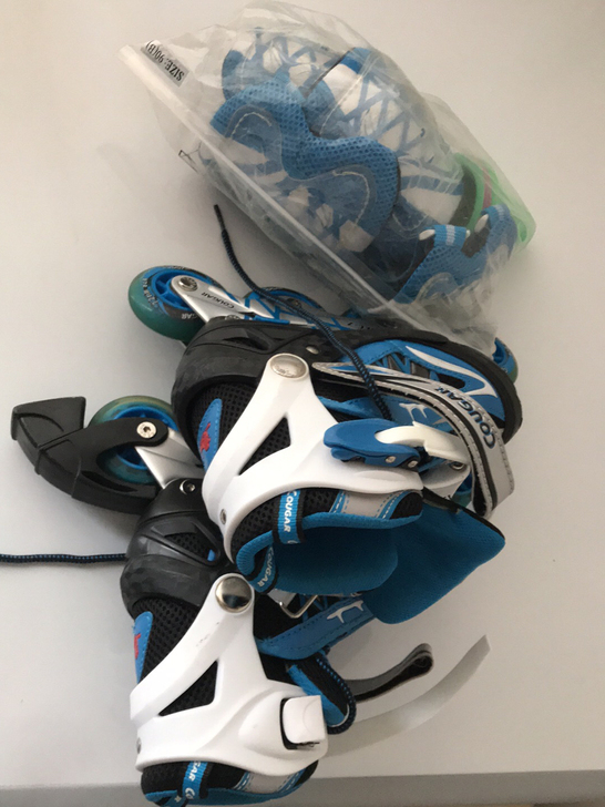 儿童玩的轮滑鞋最大22公分可以调节的，带一...