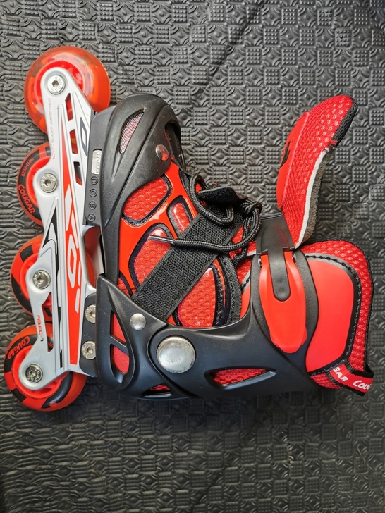 转cougar滑轮鞋九层新，30-33码，...