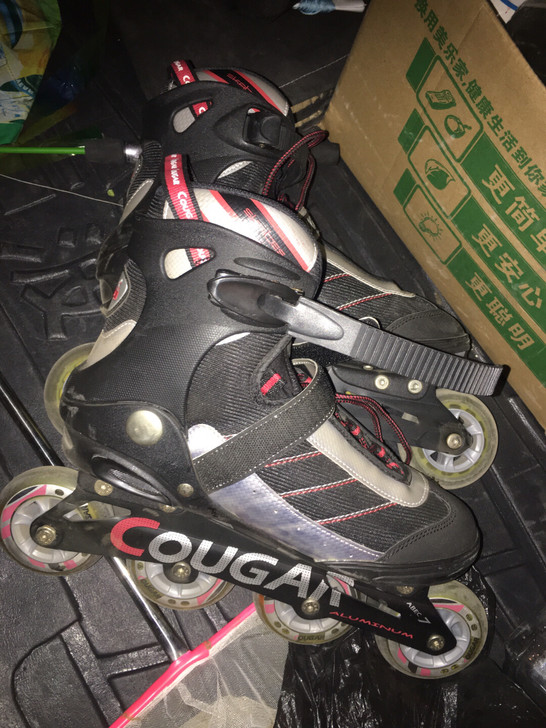 美洲狮轮滑鞋，划过2次，43码正合适，恒大...
