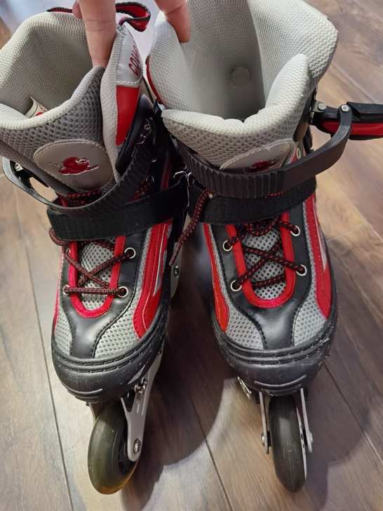 八成新轮滑鞋出售红色8成新轮滑鞋转让，带全...
