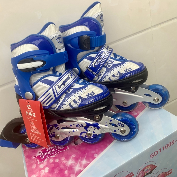 全新捷豹品牌儿童轮滑鞋套装，