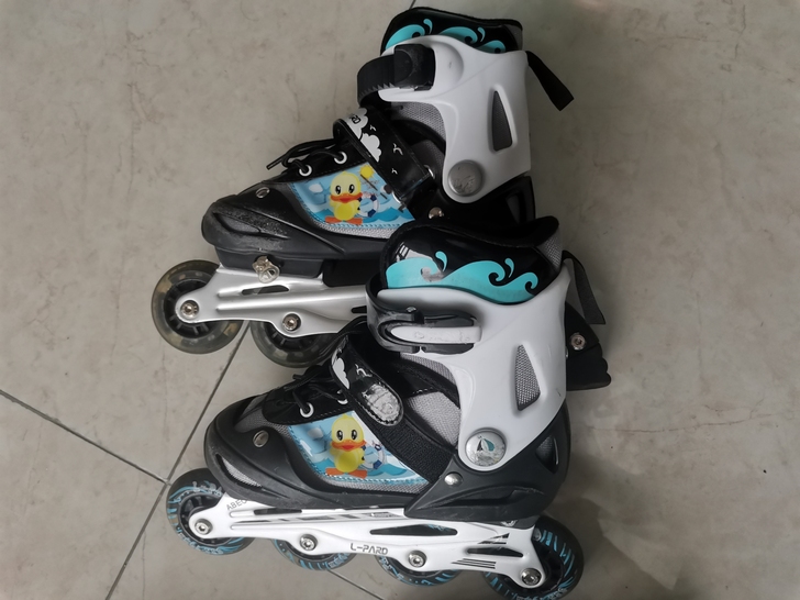 捷豹品牌34-37码轮滑鞋，儿子穿过两次学...