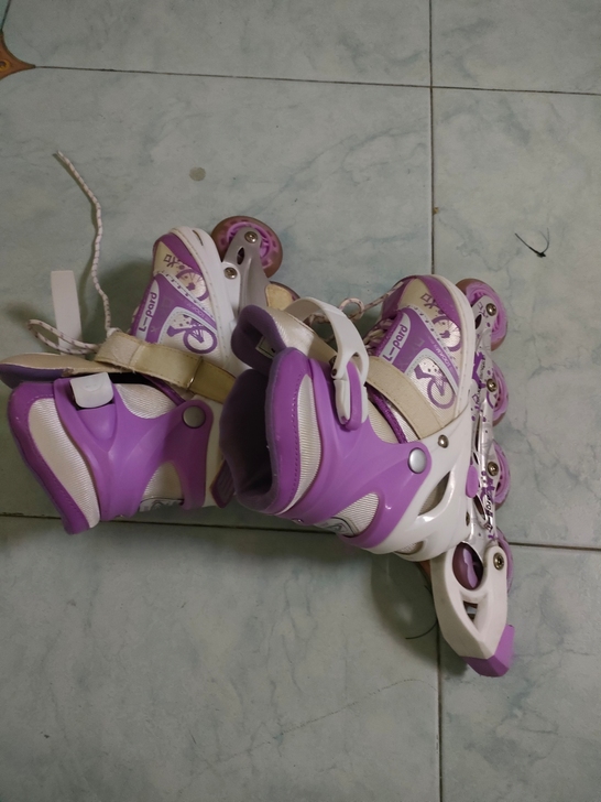 捷豹轮滑鞋，九层新，包邮