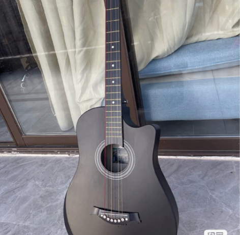 楚门卡马雅马哈吉他低价转让原价900多的品...