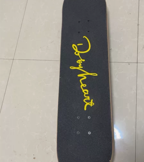 DBH滑板95新，有袋子包邮，有意者私信，...