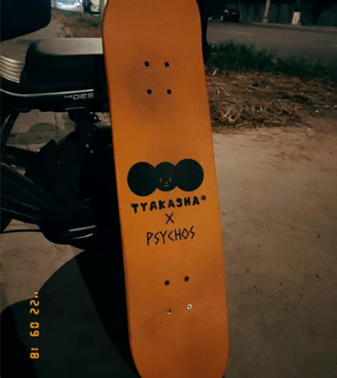 DBH滑板 微瑕 只滑过两次 有包装增护具...