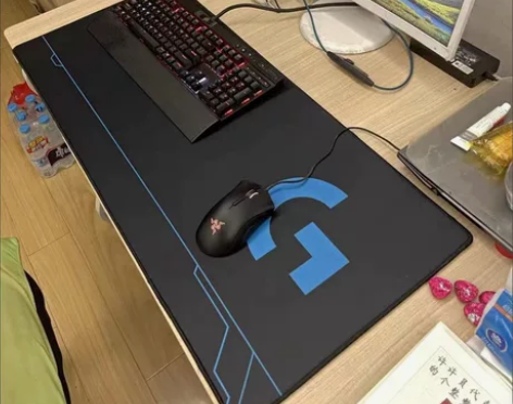 罗技超大男生鼠标垫加厚锁边游戏办公键盘垫电...