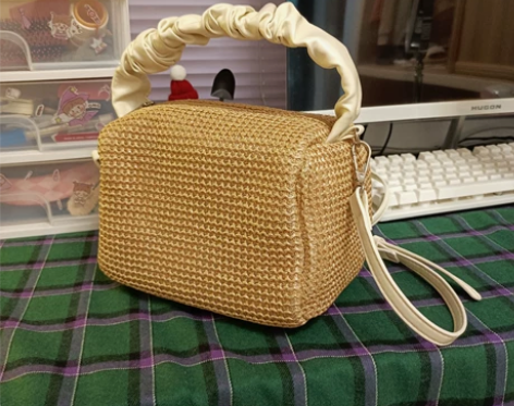 春夏天草编包包女2021新款少女复古褶皱撞...