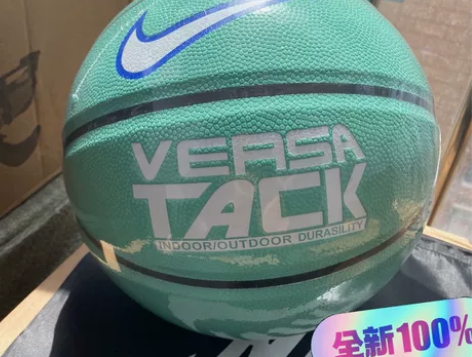 原价200多7号篮球。家里小姨送的，之前在...