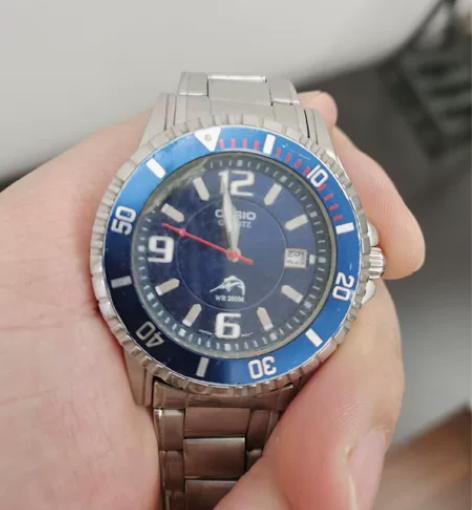 卡西欧剑鱼，钢表带，200米潜水表，有细微...