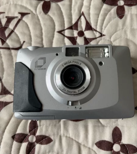 方正数码相机  其实就是卡西欧QV2100...