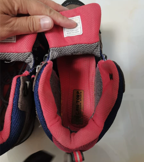 39码骆驼正码鞋，新玛特入手，7成新，不退...