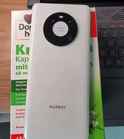 华为Mate40 原生8+256，首发入手...