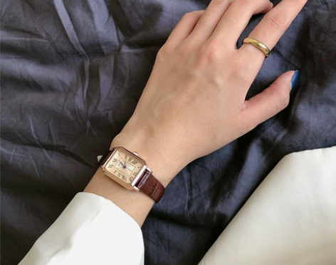 气质简约小众轻奢复古方形高级感手表女学生防...