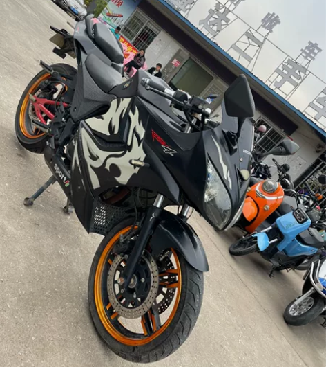 18年10月上牌的，宝雕摩托，本田发动机，...