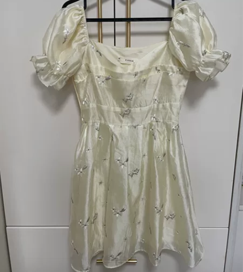 法式设计感方领泡泡袖碎花连衣裙女温柔风气质...