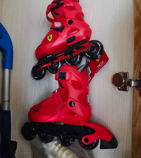 法拉利专业轮滑鞋儿童初学者滑冰鞋男童溜冰鞋...