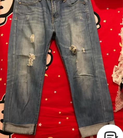 牛仔裤 女款破洞牛仔裤 八分裤,放下来就是...