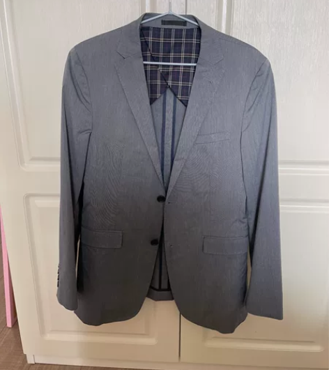 巴宝莉黑标灰色细条纹男士西装，m码，购物日...