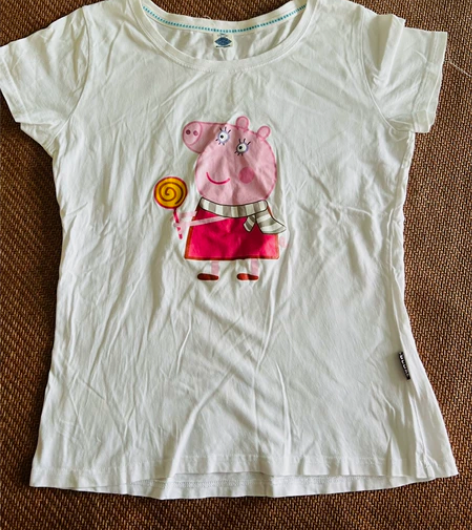 女士体恤、小背心。20元4件包邮。身高15...