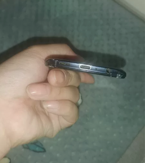 OPPOreno手机 手机有烧屏，屏幕有划...