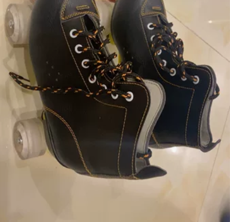 真皮双排旱冰鞋41码，原价168，买回来没...