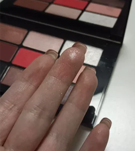 植村秀9色眼影 出闲置眼影，仅试色，眼影太...