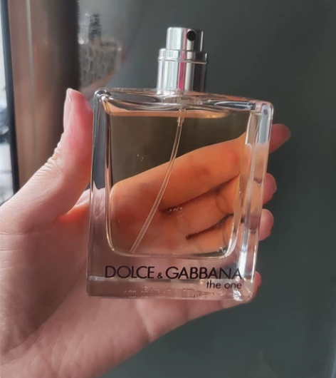 杜嘉班纳的这个香水味道也很好闻 盖子没了基...