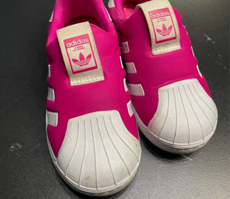 小阿迪 25（145）三叶草贝壳头一脚登童...