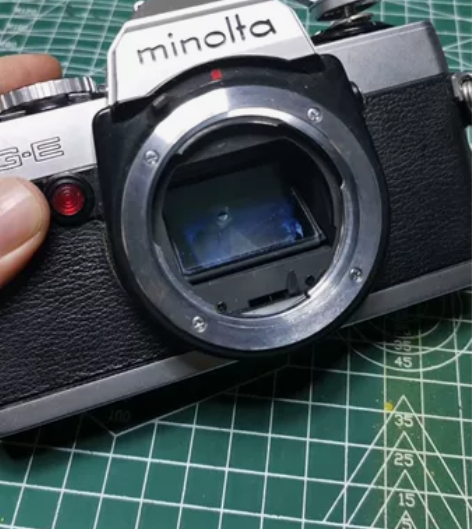 美能达XGE机械旁轴胶卷相机机身，成色如图...