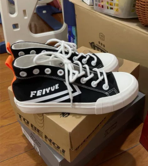 飞跃女鞋。一次没穿过。36码（偏大一码）适...