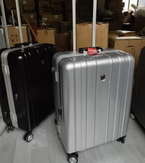 24寸爱华仕 铝框旅行箱 静音万向轮 学生...