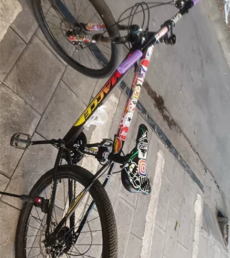 买一个月，太冷了不骑了，还改了前避震，原装...