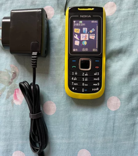 诺基亚手机，便宜处理，给孩子，只能接打电话...