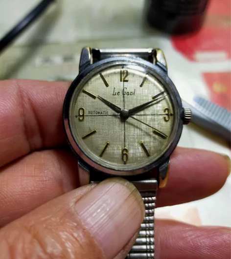 瑞士产不认识品牌的全自动上链，布纹盘面经典...