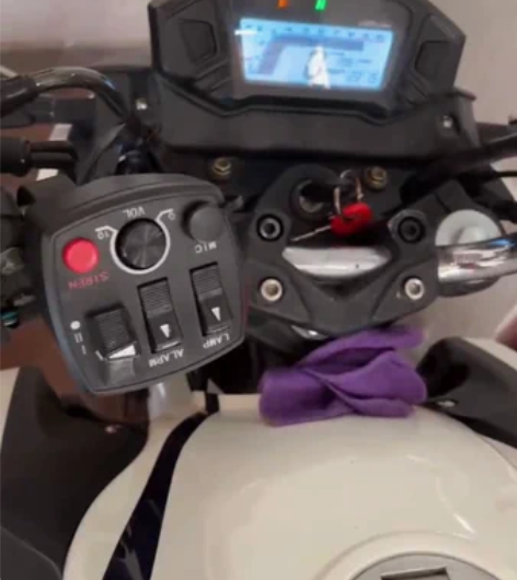 三无转让一台治安巡逻摩托车力帆200KPS...