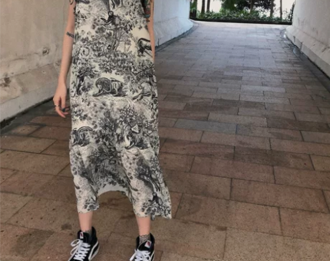 法式气质吊带连衣裙女无袖2020春夏新款V...