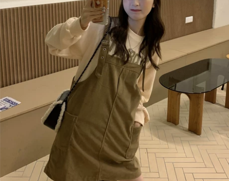 背带裙女装设计感小众连衣裙早春季2022新...