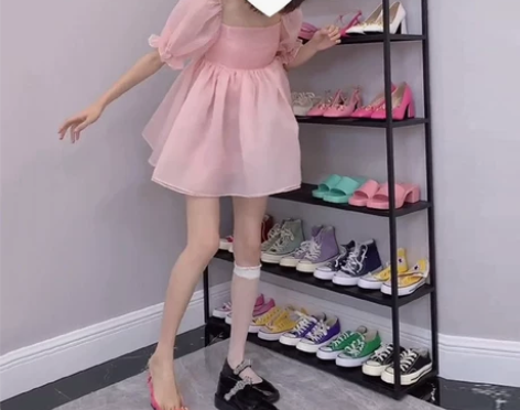 粉色公主连衣裙女2021新款小个子法式方领...