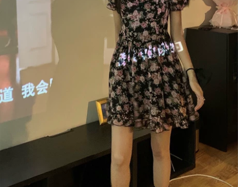 法式复古纯欲甜辣风初恋茶歇碎花连衣裙子女收...