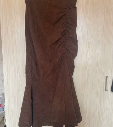 鱼尾裙,全新未穿过,一百斤以内穿, 感兴趣...