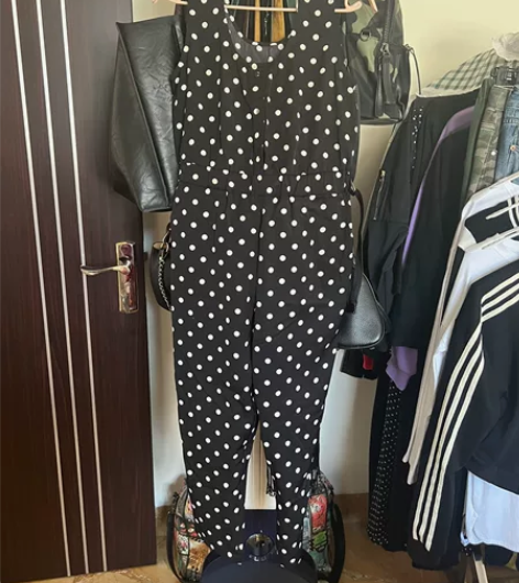 黑色波点连体裤， 料子超级舒服， 显身材 ...