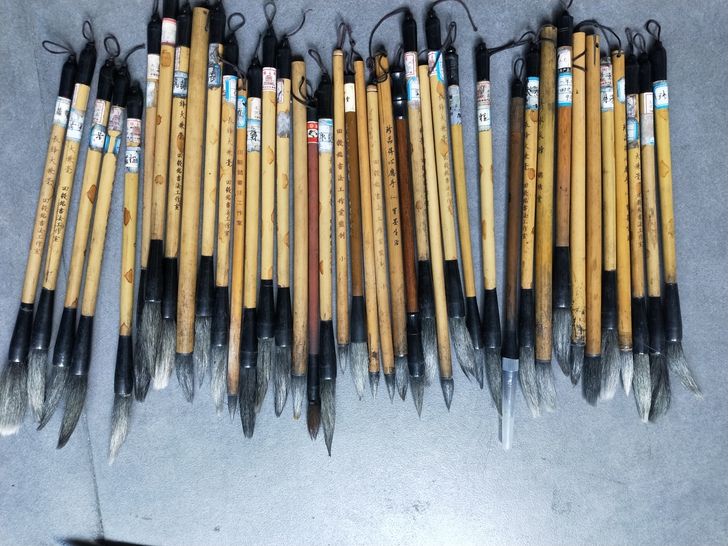 刚收毛笔40支。单买20元一支不包邮。一起...