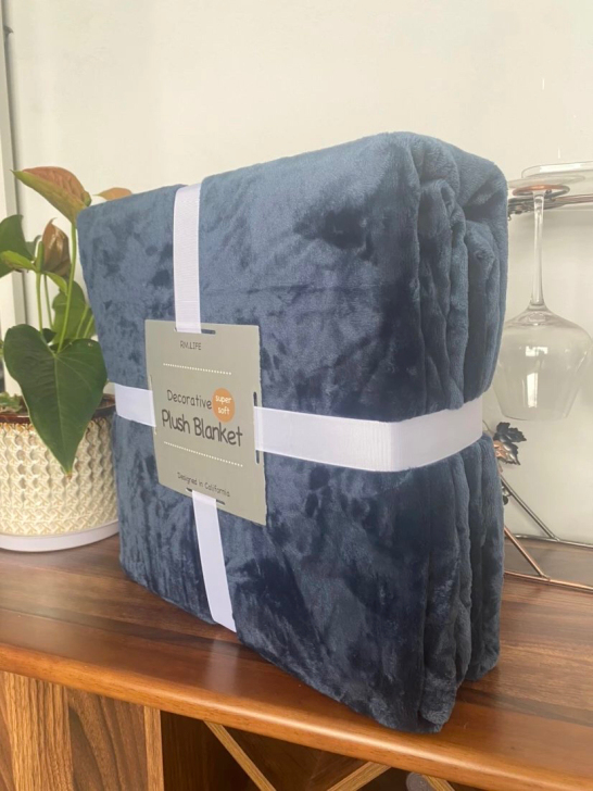  d左230*230 素色藏青，尺寸够大，...