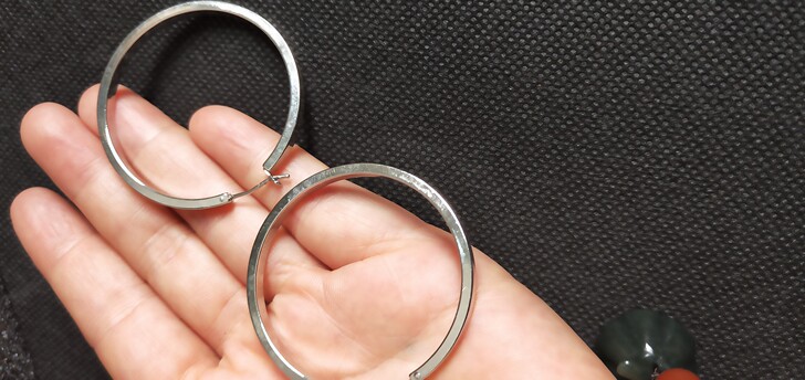 素色夸张冷淡风