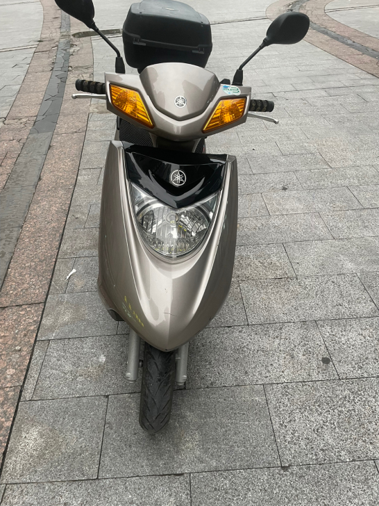 出一台18年9月上户雅马哈凌鹰100踏板摩...